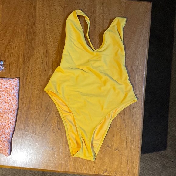 Abercrombie swimsuit - Picture 3 of 4